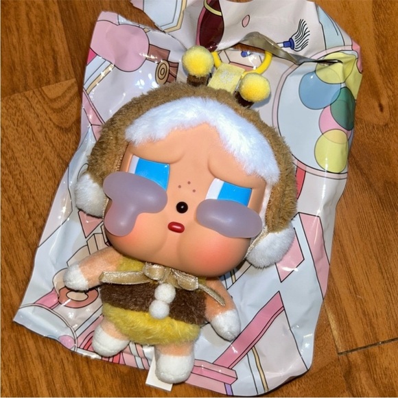 CRYBABY Crying Again Series Plush Blind Box Bee- I’ll Bring you a flower - Picture 2 of 4